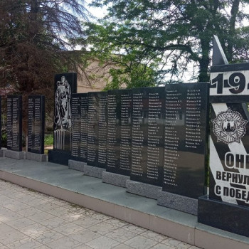 Памятники